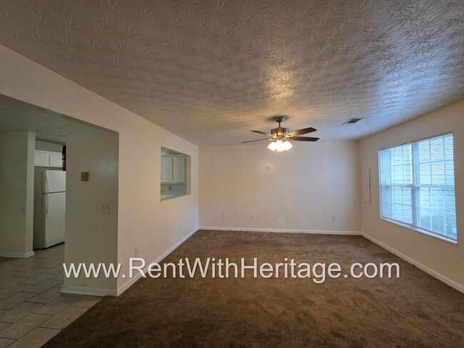 Building Photo - Awesome 3bd/ 2ba Townhome, Super Spacious,...