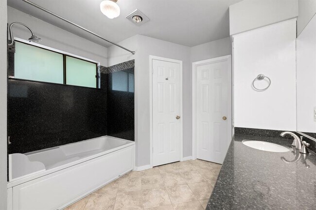 Building Photo - 3303 Sanderling Trail