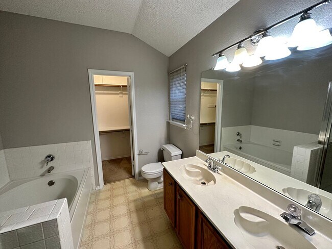 Building Photo - Single Family House in Arlington 76001