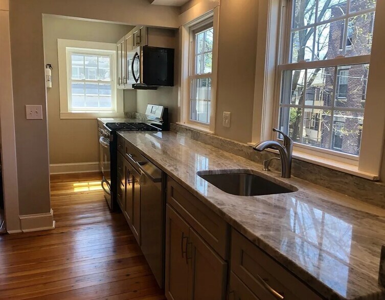 Kitchen - 124 Bynner St
