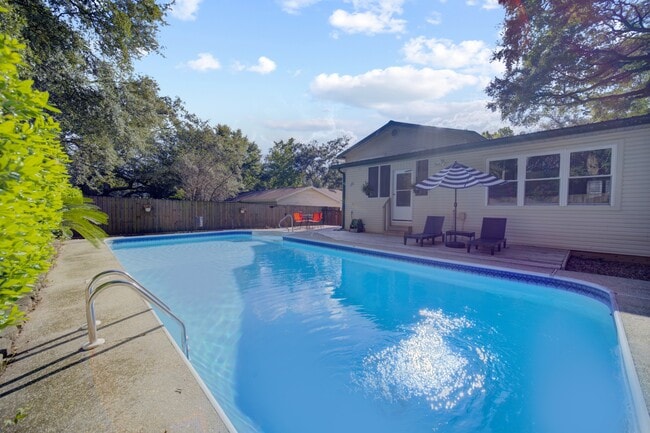 Building Photo - 1024 Juniper Ave