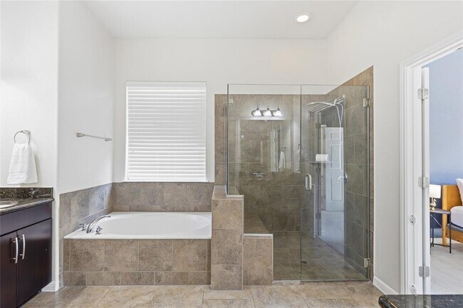 Building Photo - 5425 Texas Bluebell Dr