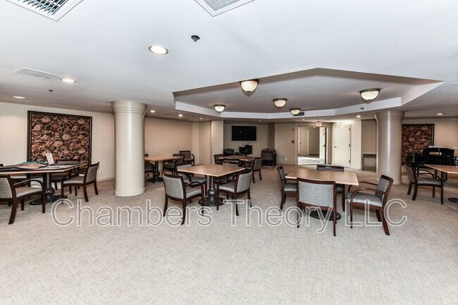 Building Photo - 1600 N Oak St