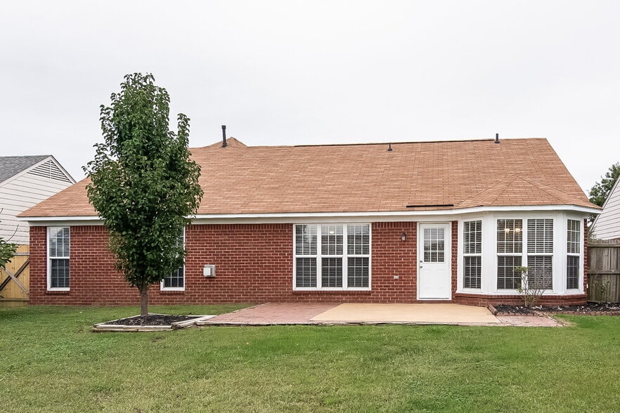 Building Photo - 1813 Cherry Creek Dr