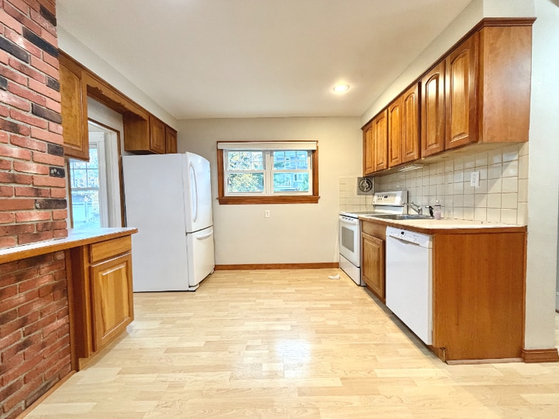 Building Photo - 26-28-28 Howard St