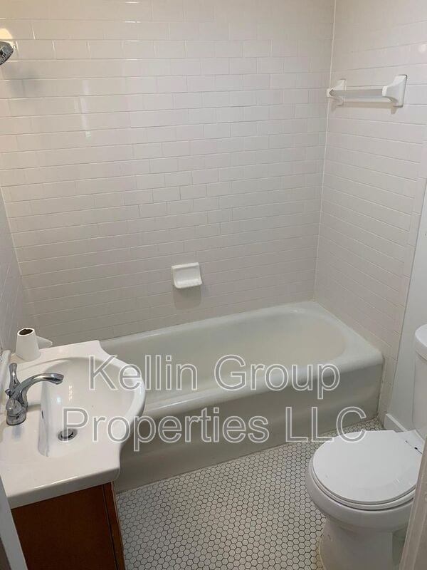 Building Photo - 1220 Ruby St