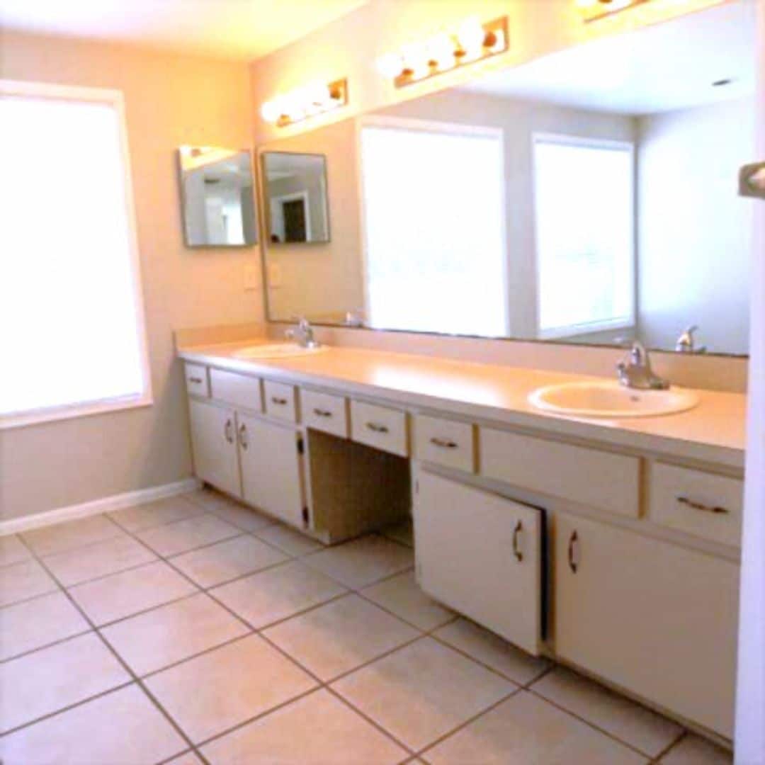 Building Photo - Metrowest Area!! 4 Bedroom 2.5 Bath Home Coming Soon!!