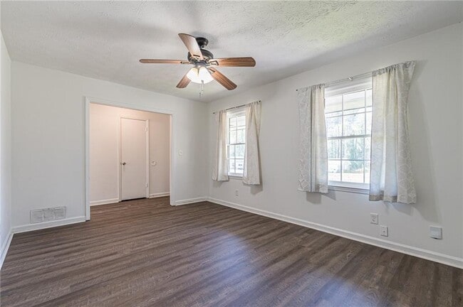 Building Photo - 926 Live Oak Ct