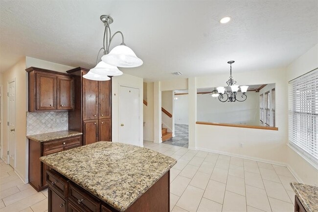 Building Photo - 16131 Canaridge Dr