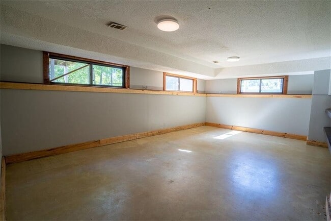 Building Photo - 1540 Magnolia Pl