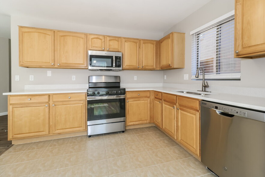Building Photo - 6823 N 130th Ave