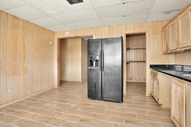 Building Photo - 601 S Cochran St