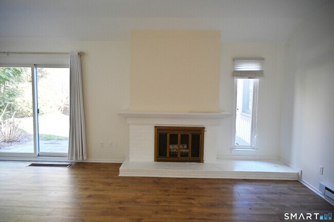 Building Photo - 922 Heritage Vlg