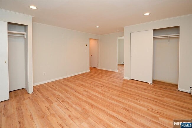 Building Photo - 43 Spruce Ave