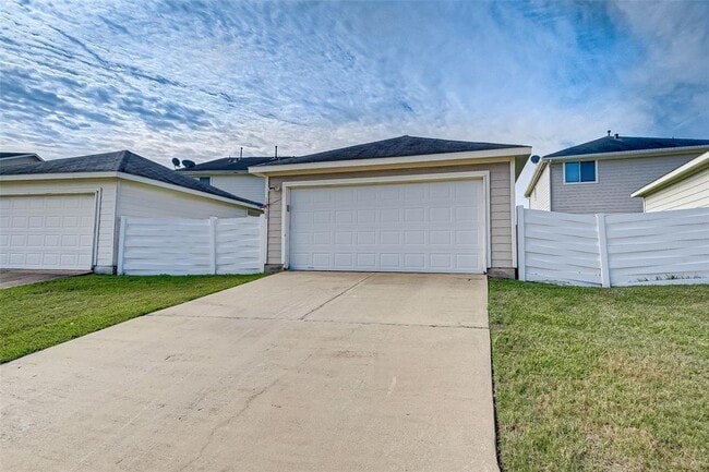 Building Photo - 11920 Princess Garden Way