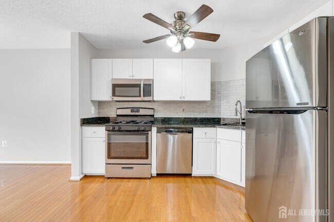 Building Photo - 51 Inverness Dr