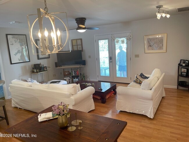 Building Photo - 310 7th St