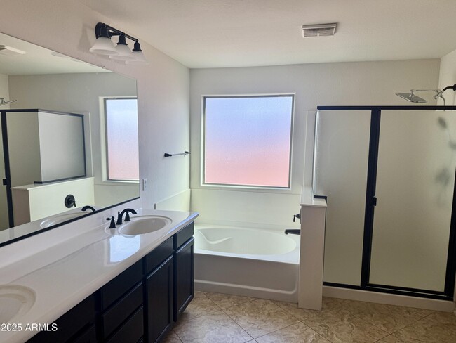 Building Photo - 3641 E Kingbird Pl