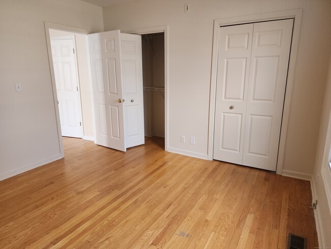 Building Photo - 533 Main St