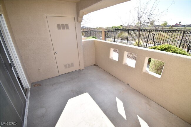 Building Photo - 1901 Villa Palms Ct