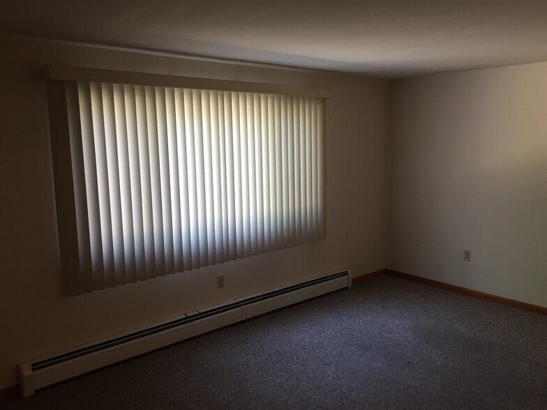 Living room - 27 Forrestal Ln