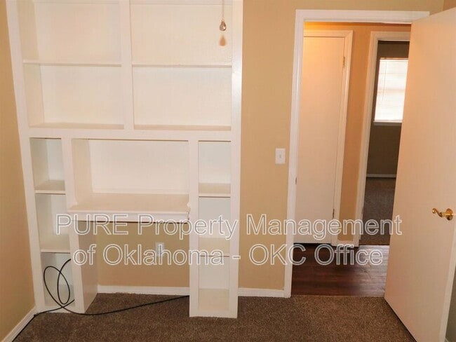 Building Photo - 4800 Cinderella Dr