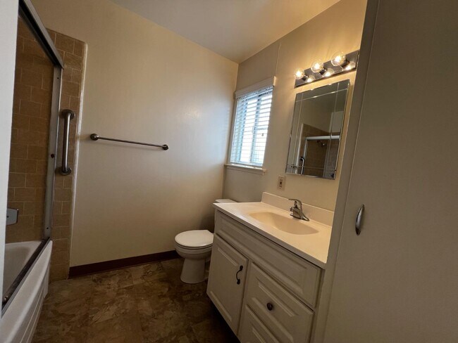 Building Photo - 908 Nevada St