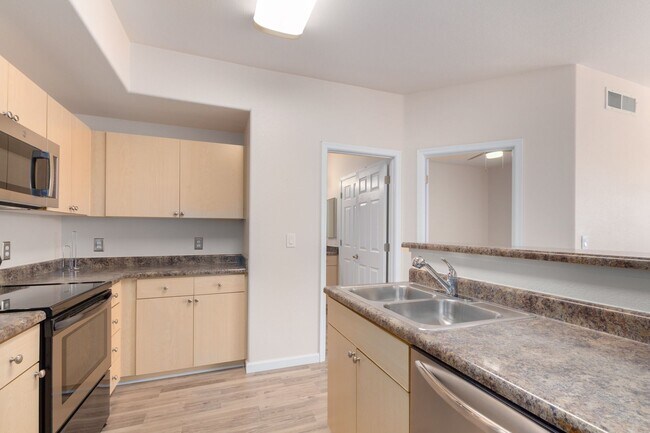 Building Photo - Condo in Union Hills