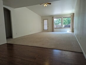 Building Photo - Beautiful Condo in Quiet Neighborhood - Small Pet Allowed