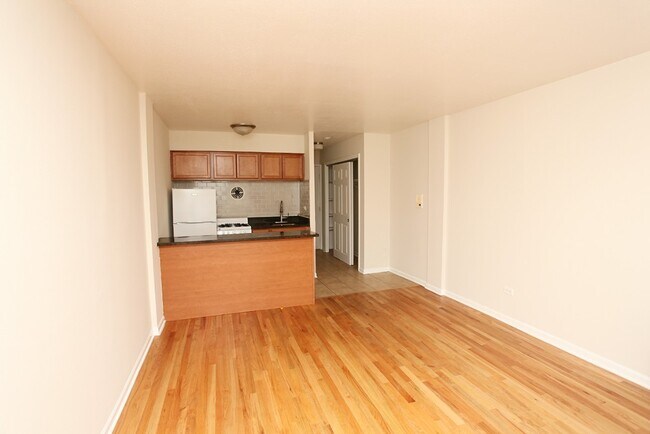 Building Photo - 5847 N Winthrop Ave