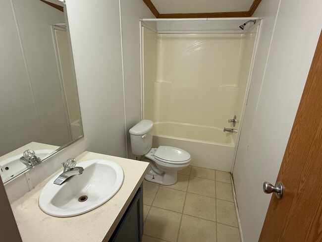 Building Photo - 249 E Birdsall-