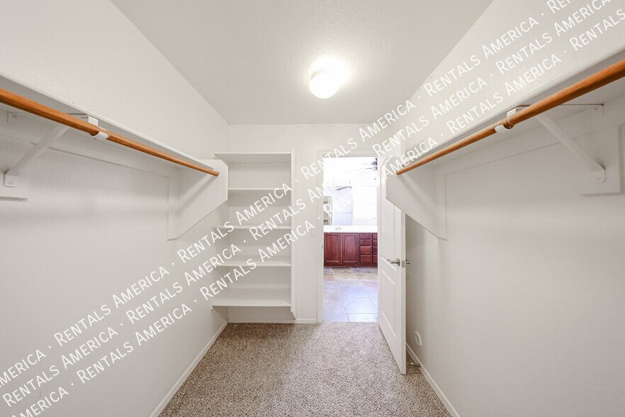 Building Photo - 2665 E Bart St