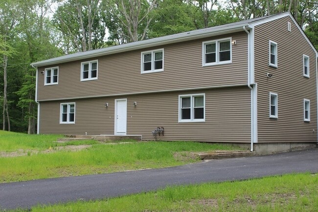 Building Photo - 48 Colonial Way