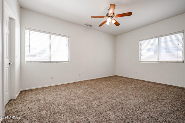 Building Photo - 811 E Kapasi Ln