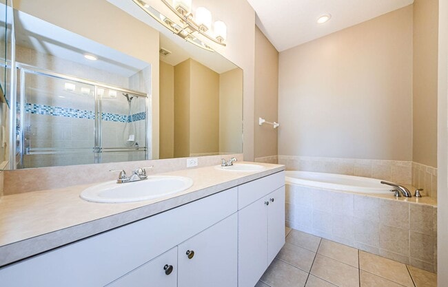 Building Photo - Beautiful town house in Trinity