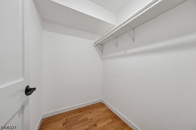 Building Photo - 52 James St