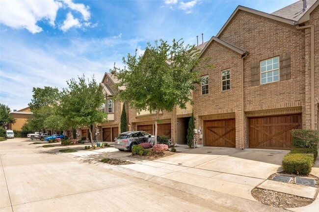 Building Photo - 572 Waterloo Dr