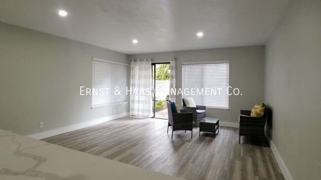 Building Photo - 14045 Bayside Dr
