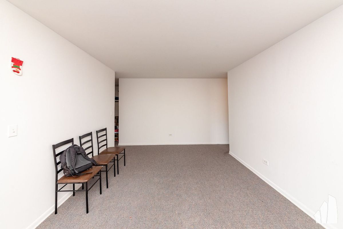 Building Photo - 520 W Aldine Ave