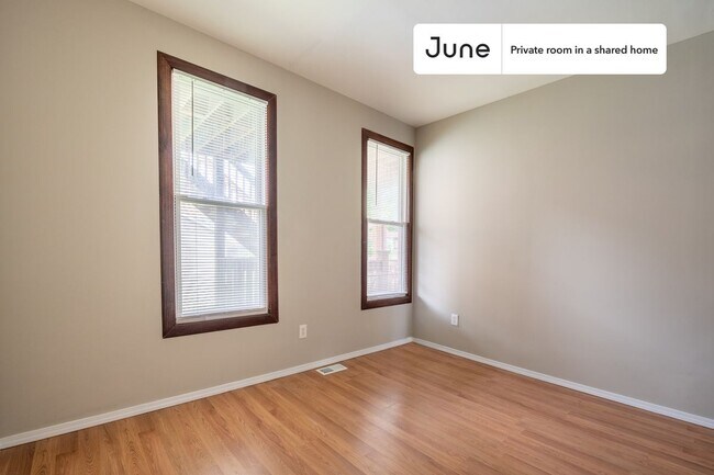 Building Photo - Room in Shared 4 bed/1 bath home