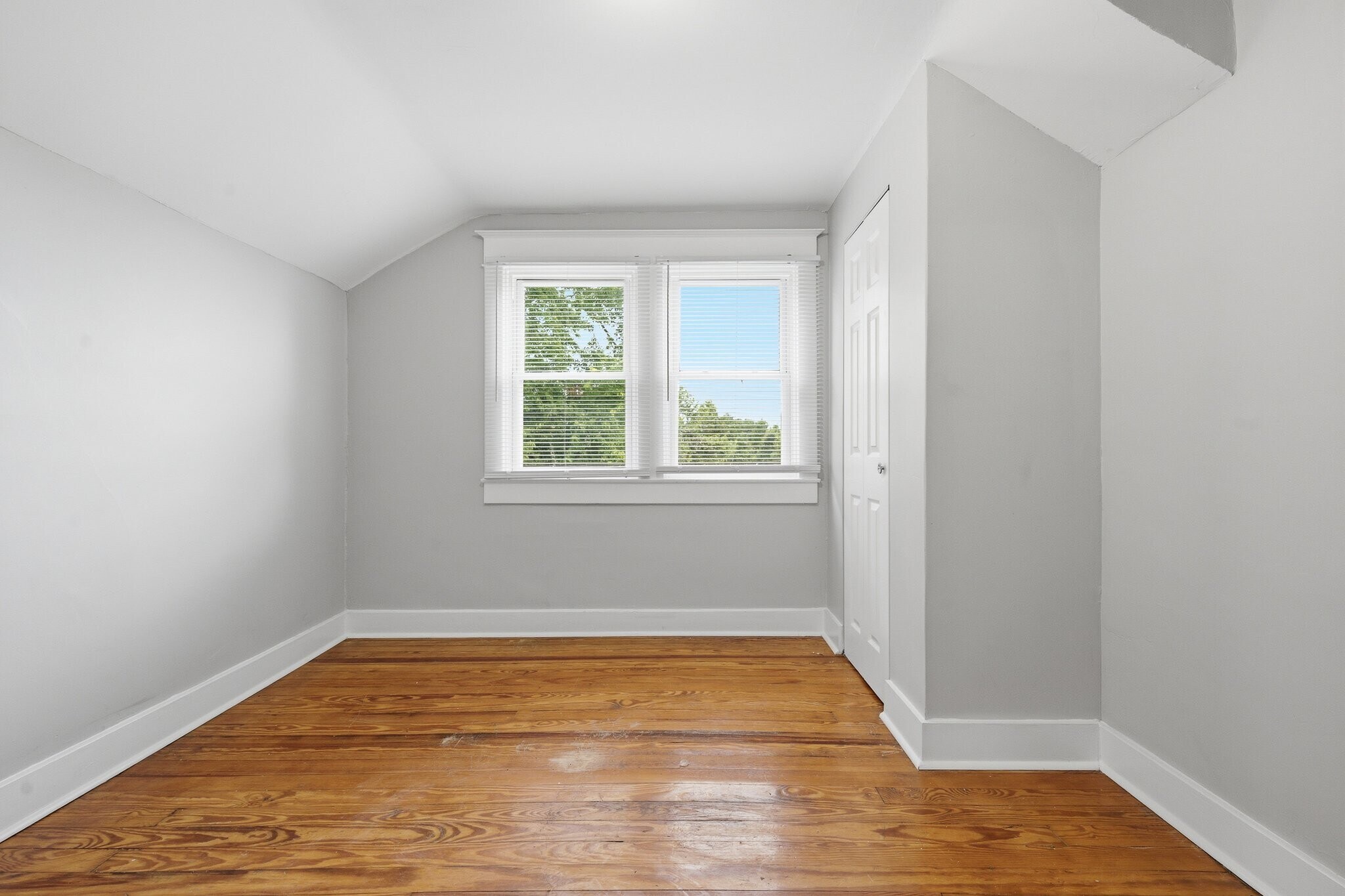 Building Photo - 3204 S Crums Ln