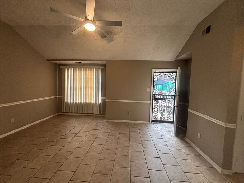 Building Photo - 3972 Schoolfield Cove