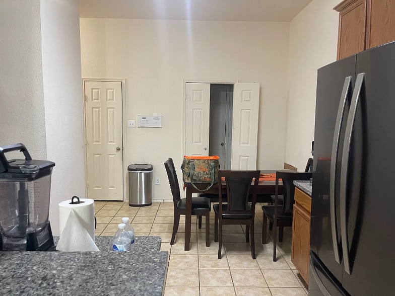 Building Photo - 3440 Crisoforo Dr