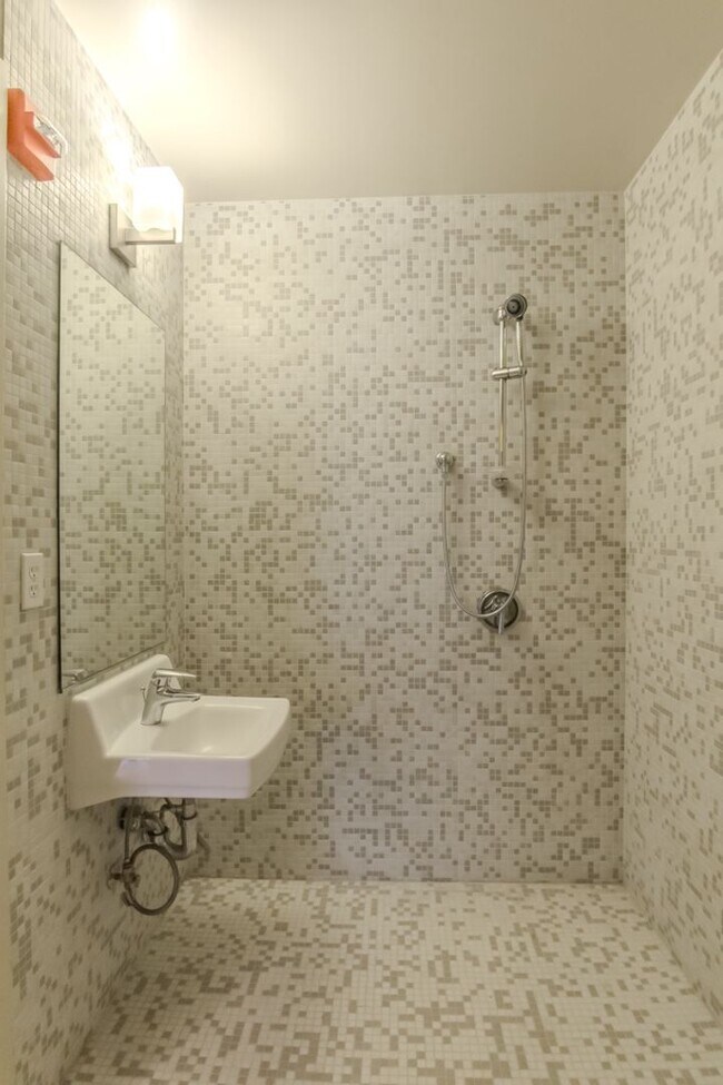 Building Photo - 3Bd/2.5Ba Seattle Townhouse