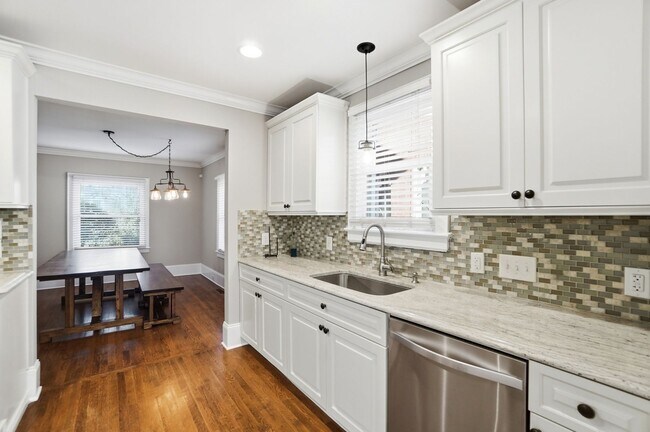 Building Photo - Historic Wesley Heights Home | Walkable to Uptown | 2 Primary Suites