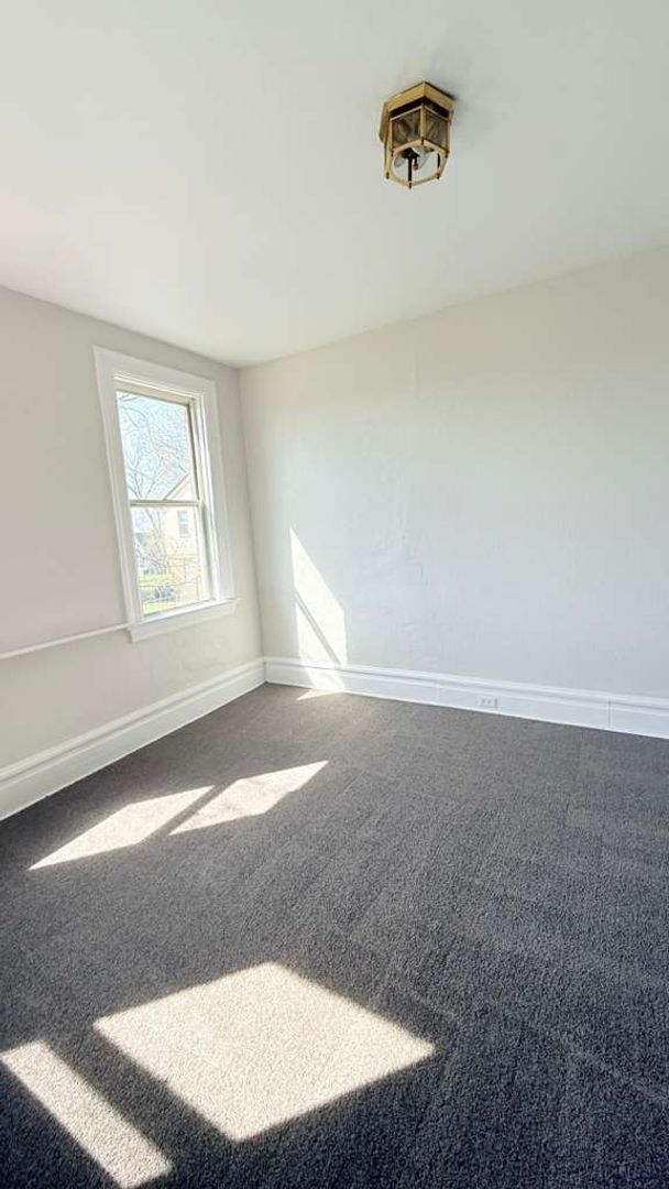 Building Photo - Spacious 4BR 1.5BA Single Family Home in Carrick