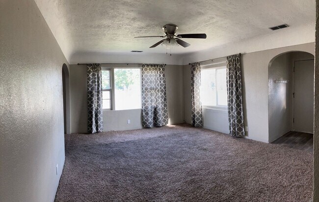 Building Photo - Incredible Location In Caldwell