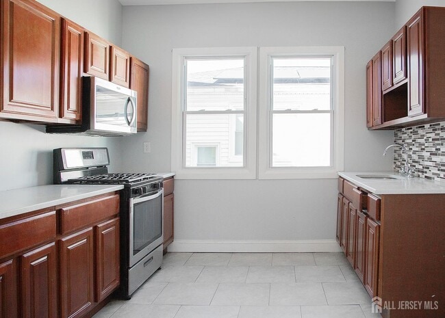 Building Photo - 52 Smith St