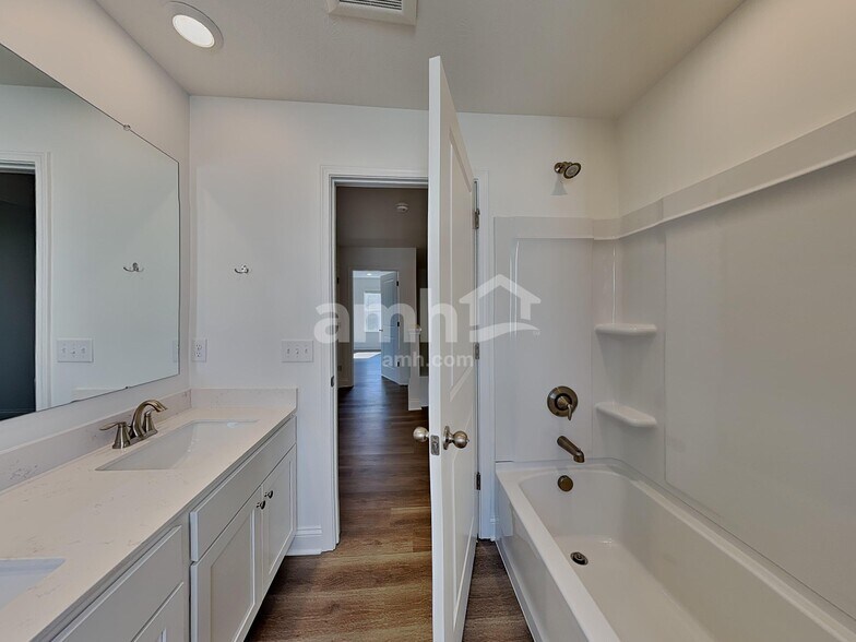 Building Photo - 1088 Broyles Xing