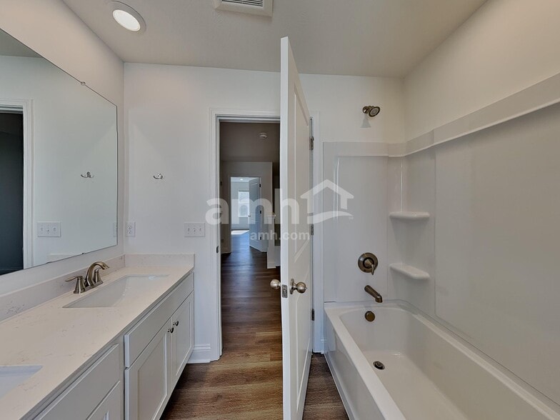 Building Photo - 228 Deanscroft Dr